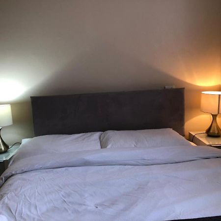 Entire Flat Very Comfortable 1 Bedroom Londen Buitenkant foto