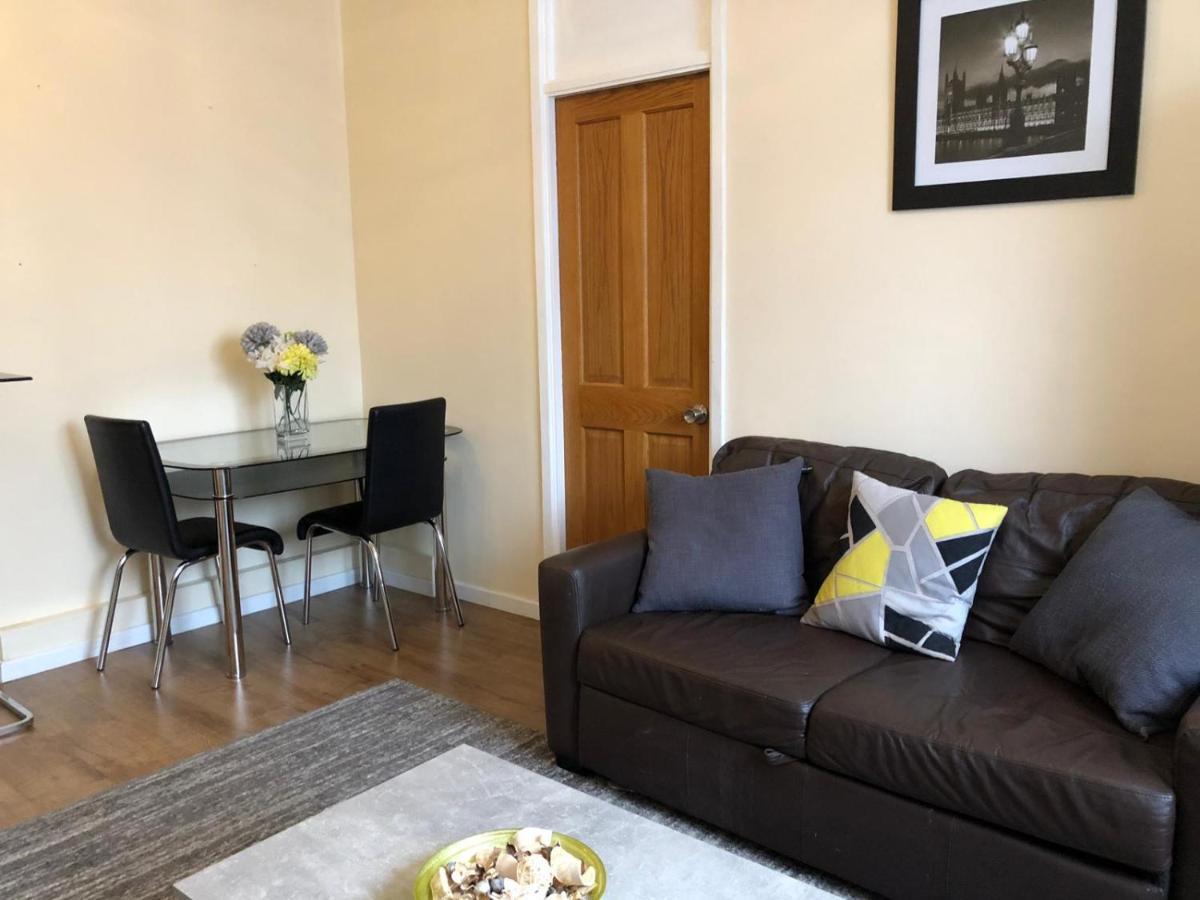 Entire Flat Very Comfortable 1 Bedroom Londen Buitenkant foto