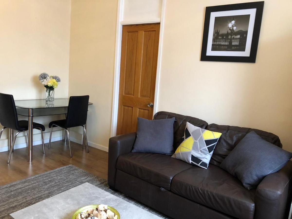 Entire Flat Very Comfortable 1 Bedroom Londen Buitenkant foto