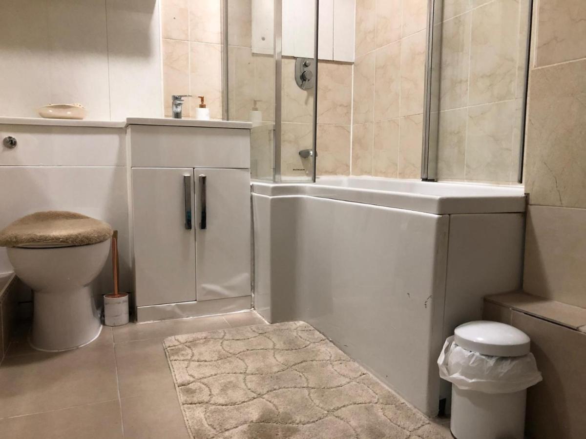 Entire Flat Very Comfortable 1 Bedroom Londen Buitenkant foto
